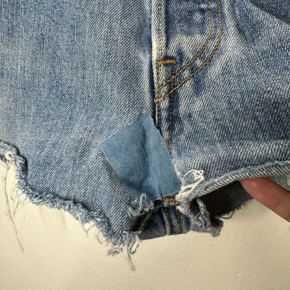 Levis 501 Medium Blue Wash Button Fly Distressed Raw Hem Shorts 34 - Picture 3 of 16